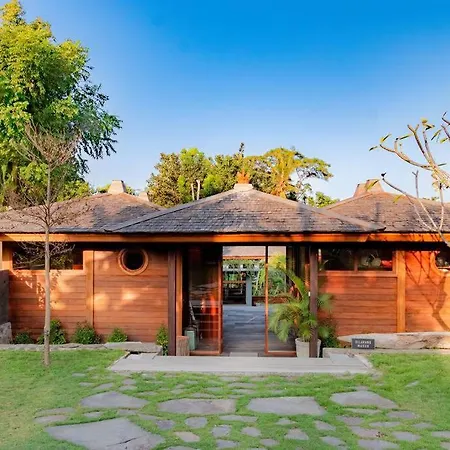 Villa De Charme En Bois Precieux A Pererenan